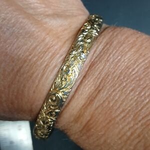 Goldtone floral flower bangle bracelet 2.5 i.d.